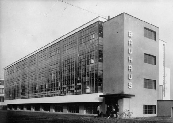 O edifício da Escola Bauhaus, um dos expoentes da Arquitetura Moderna no mundo