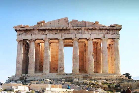Arco do Triunfo, um exemplo da Arquitetura Neoclássica francesa.
