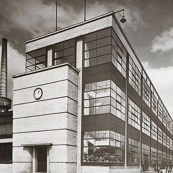 A Fábrica Fagus (1911) projetada por Walter Gropius.
