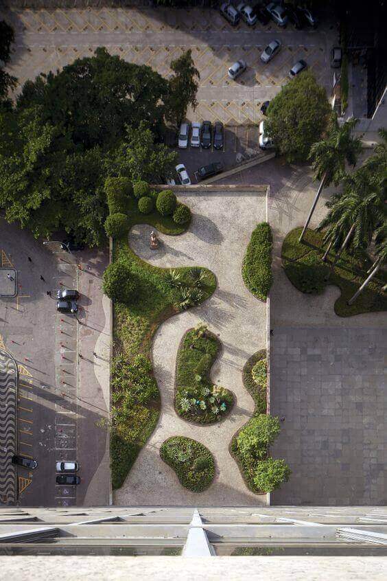 O terraço jardim presente no edifício do bloco vertical.