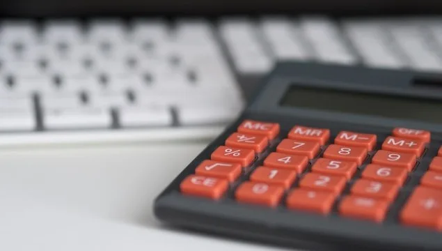Calculadora de salário e bolsa de estágio para Arquitetura